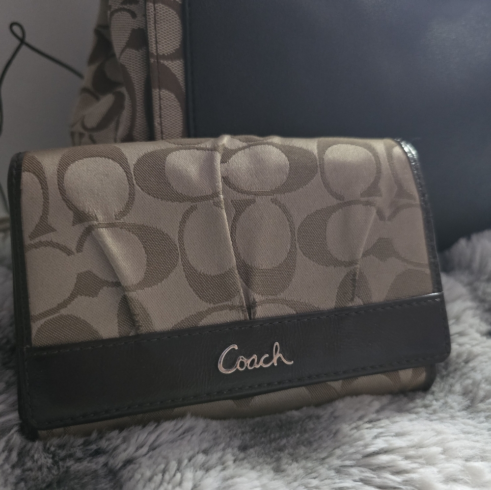 Coach Brown and Tan Legacy Bag and Matching Wallet - Picture 2 of 12